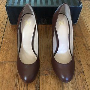 Victoria's Secret Angel Wing Round Toe Pumps size 7B